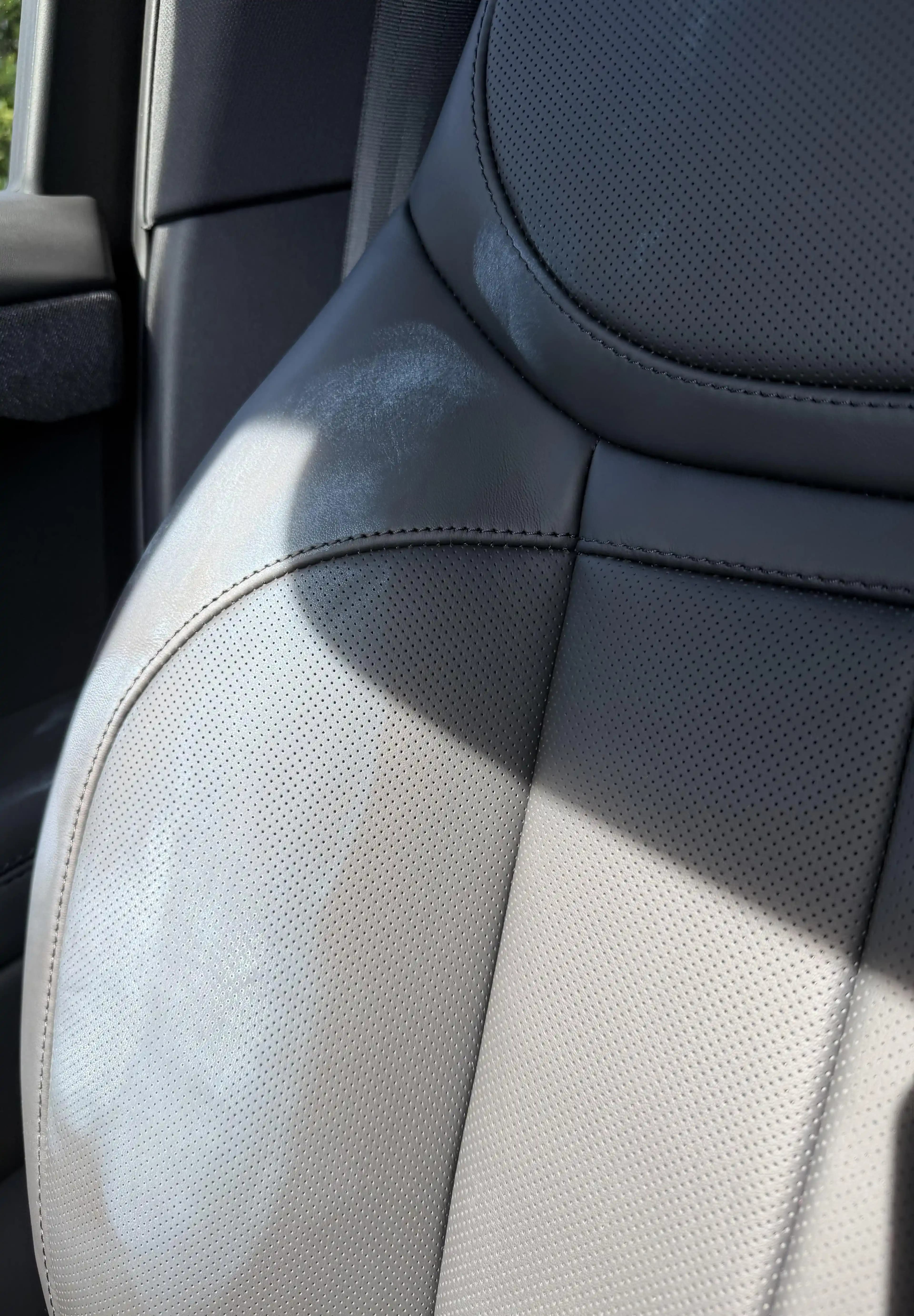 Araba Koltuklarına Güneş Koruyucu Bulaşmasını Önleme ve Temizleme Yöntemleri