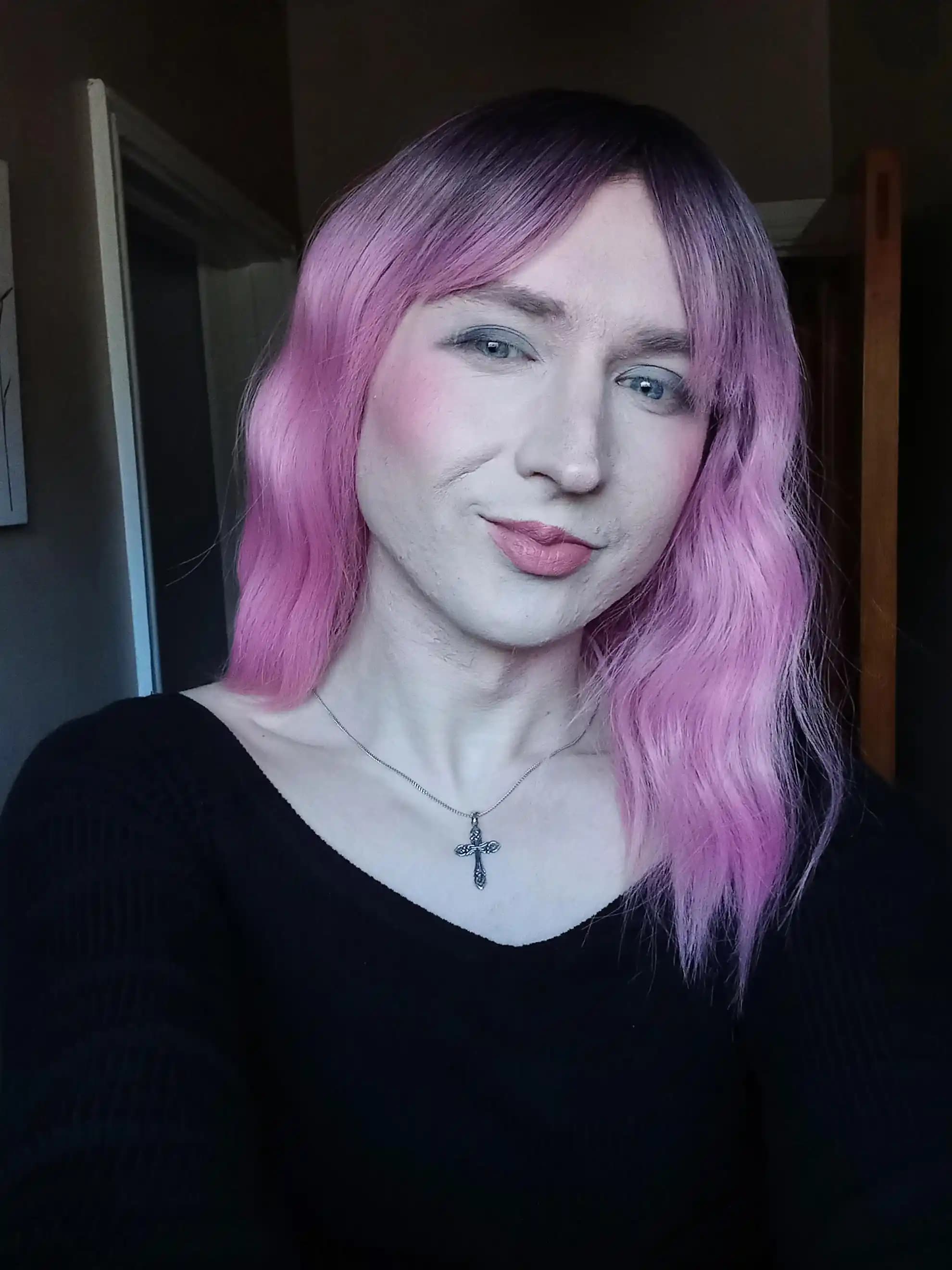 Cilt Sorunları ve Sakal Gölgesi İçin Doğru Makyaj Teknikleri ve Ürün Seçimi