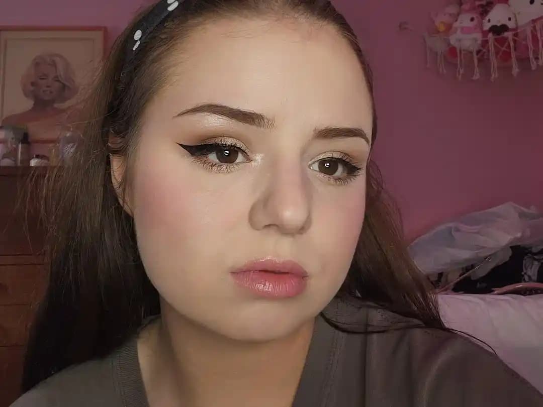 İş Ortamları İçin Nötr Makyaj: Ürünler, Renk Uyumu ve Teknikler