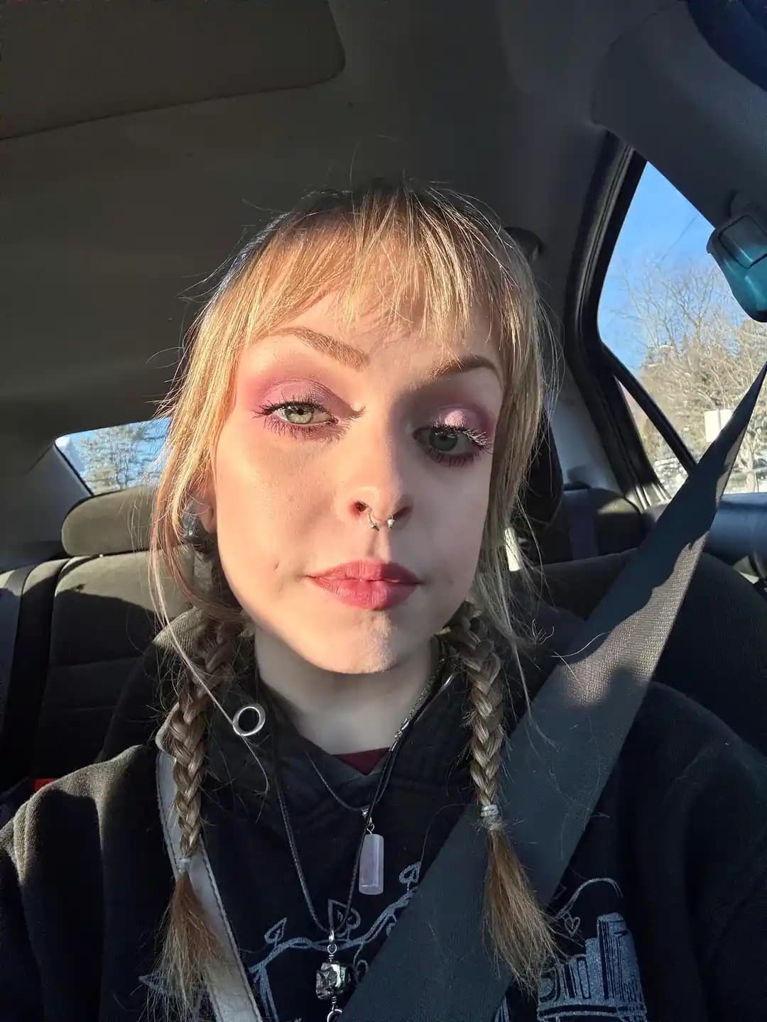 Pembe ve Nötr Makyaj Tonlarının Özellikleri, Göz Rengi ve Stil Uyumu