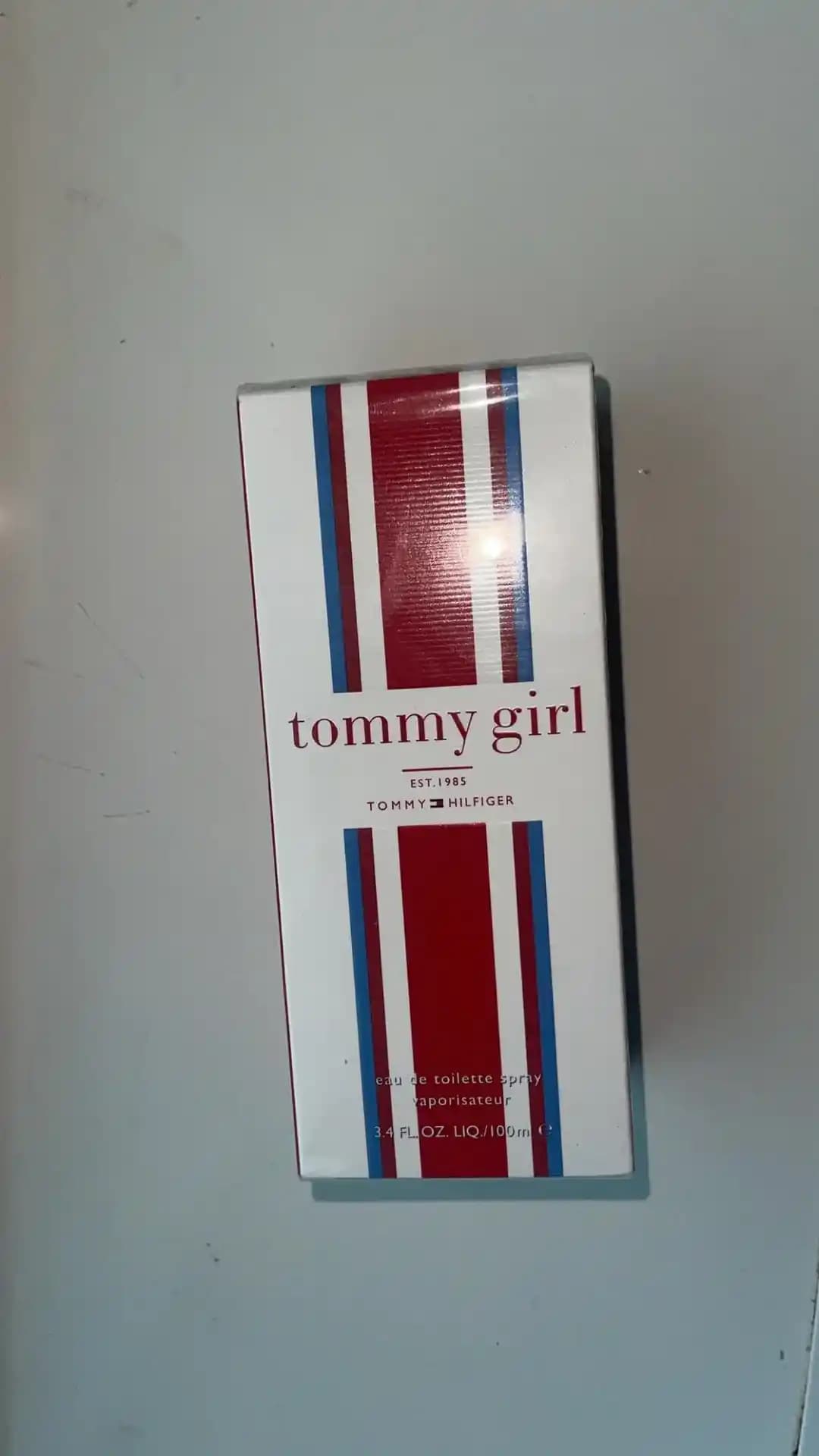 Tommy Girl: 90'ların İkonik Parfümü ve Günümüzdeki Popülerliği
