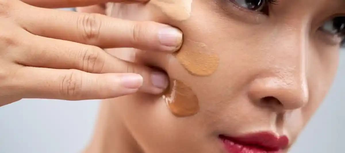 Yüksek Kaliteli Fondötenlerin Cilt Tipine Göre Değerlendirilmesi ve Performans Analizi