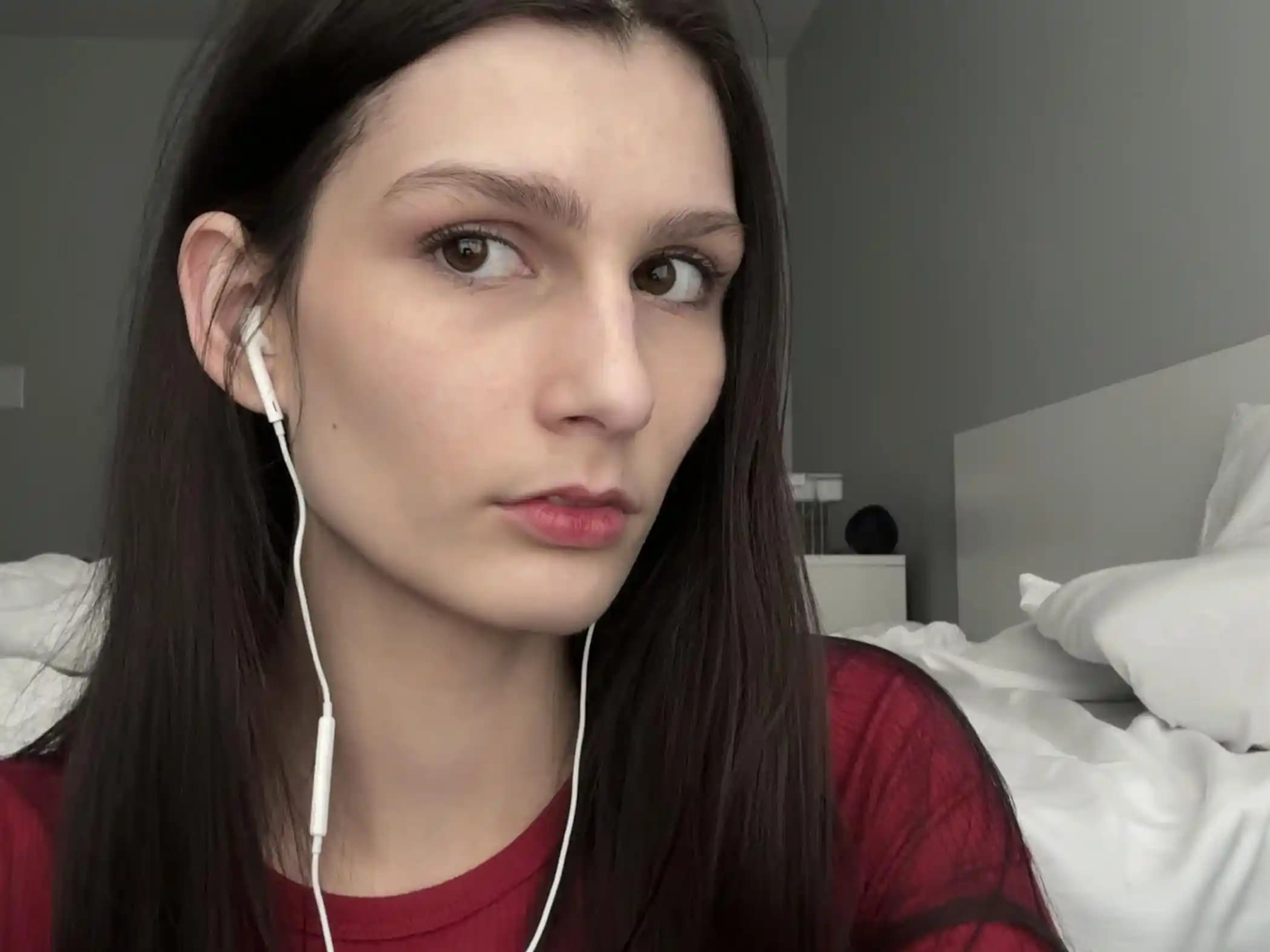 Yüz Hatlarını Güçlendirmek İçin Makyaj Ürünleri ve Kaş Şekillendirme Teknikleri