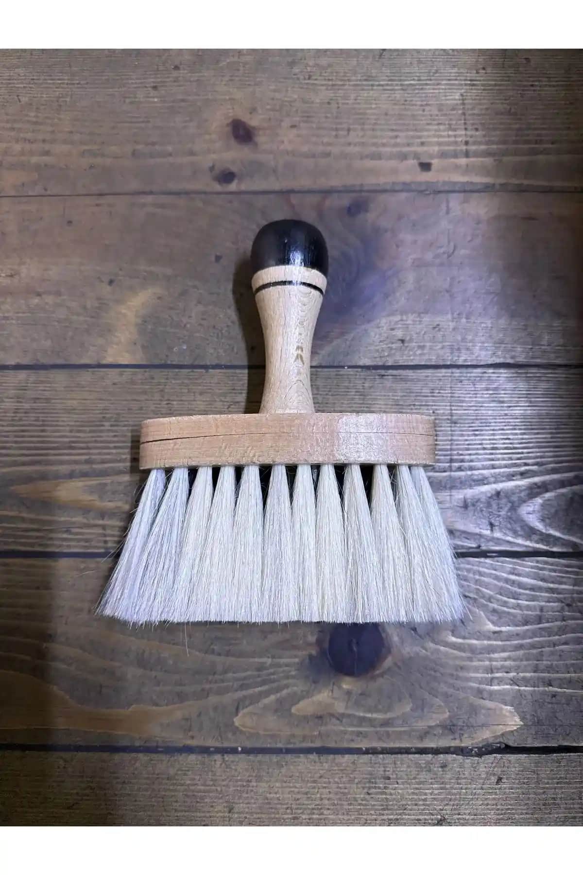 Dilek Berber'in Keçi Kılı Ense Fırçası: Doğal ve Etkili Saç Sakal Bakım Aracı