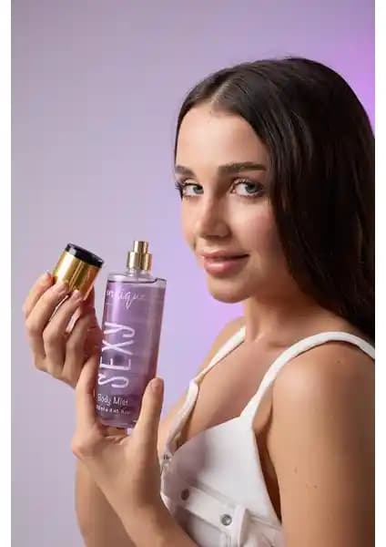 Emolique Body Mıst 250ML Sexy Gün Boyu Ferahlık ve Çekicilik Sunan Parfüm Etkili Sprey