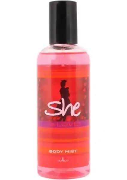 Hunca She Body Mist Is Love: Kadınlar İçin Ferahlatıcı ve Kalıcı Vücut Spreyi