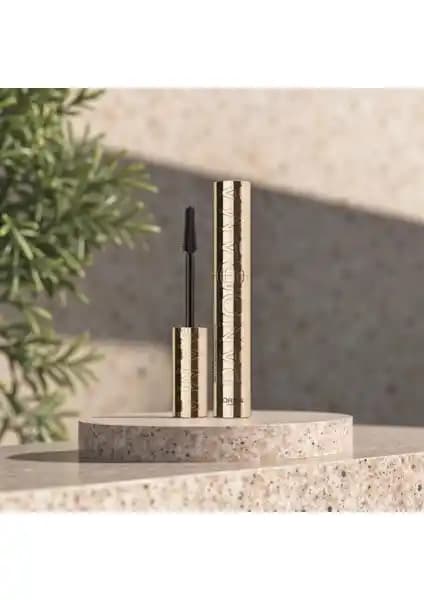 L'Oréal Paris Panorama Hacim Veren Maskara Siyah ile doğal ve etkileyici kirpikler elde edin