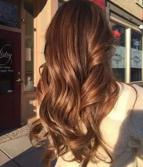 2024 Saç Renkleri Trendleri ve Stiliniz İçin En Uygun Seçenekler