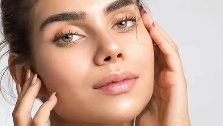 20’li yaşlarda cilt bakımı rehberi: genç ve sağlıklı cilt için temel ilkeler ve öneriler