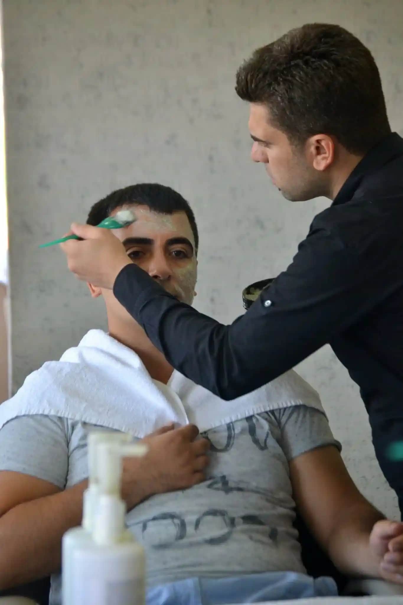 Ankara'da Erkekler İçin Ağda Hizmetleri: Trendler, Teknikler ve Dikkat Edilmesi Gerekenler