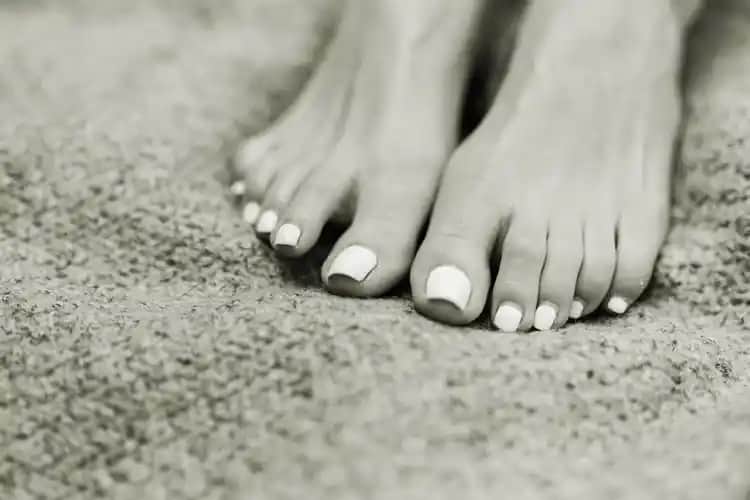 Ayak Tırnaklarının Kırılmasının Nedenleri ve Sağlıklı Tırnak Bakımı İpuçları