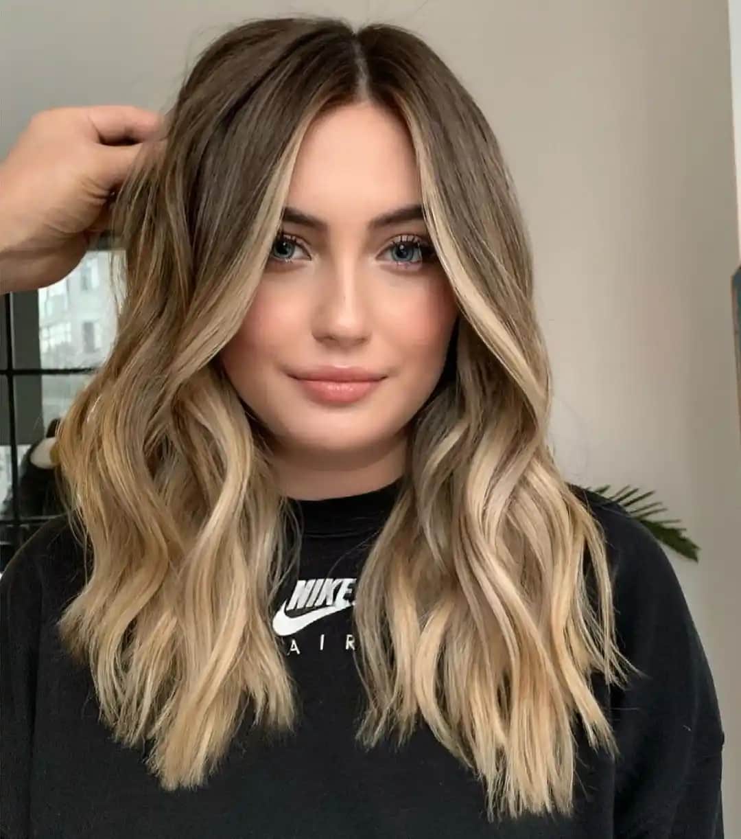 Baby Light Saç Uygulaması: Doğal ve Parlak Görünüm İçin Modern Bir Trend