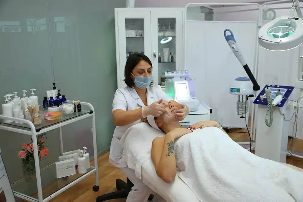 Beylikdüzü’nde Cilt Bakımı Hizmetleri ve Sağlıklı Parlak Bir Cilde Ulaşma Yöntemleri