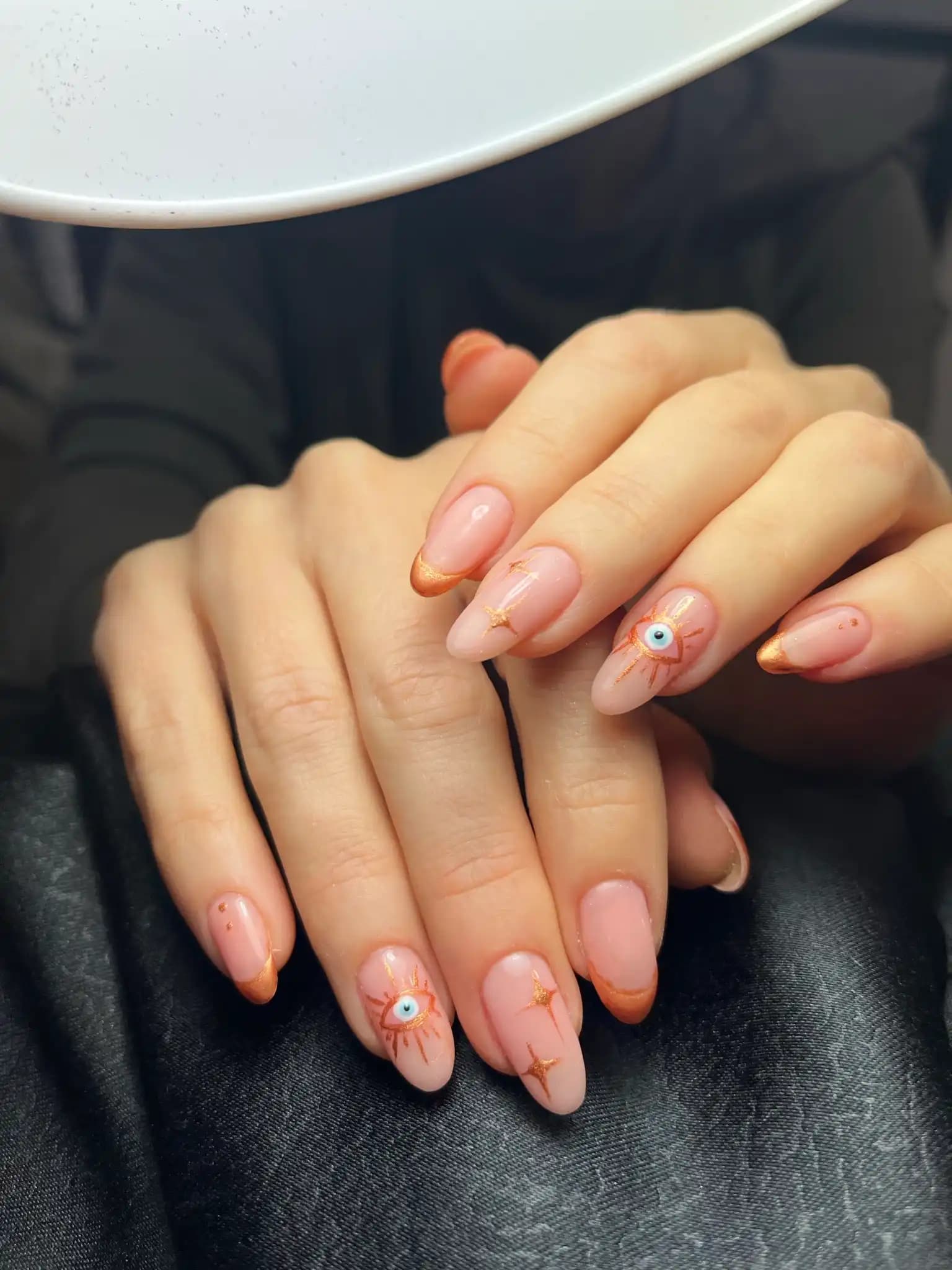 Bursa Nail Art: Güzellik ve Sanatın Buluştuğu Modern Tırnak Tasarımı Trendleri