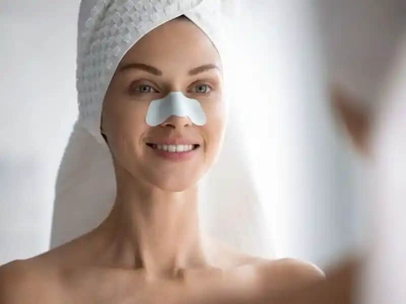 Burun ve yüz gözeneklerini kapatmak için etkili ve güvenli yöntemler hakkında detaylı bilgi