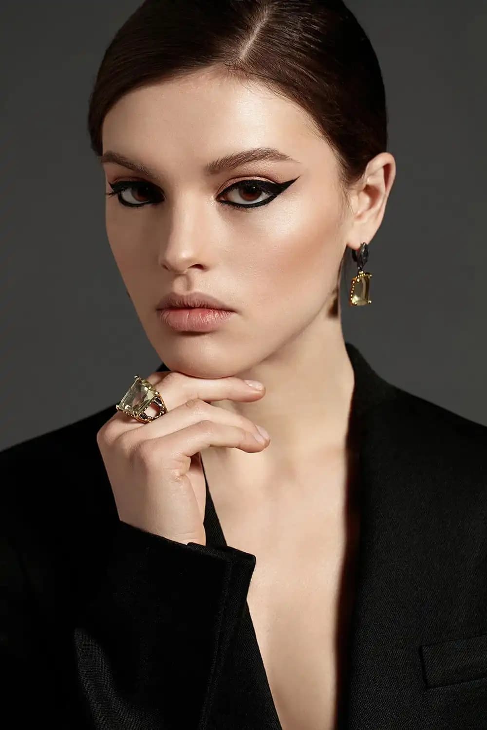 Cat Eye Makyajı Teknikleri ve Trendleriyle Çarpıcı Gözler Yaratın
