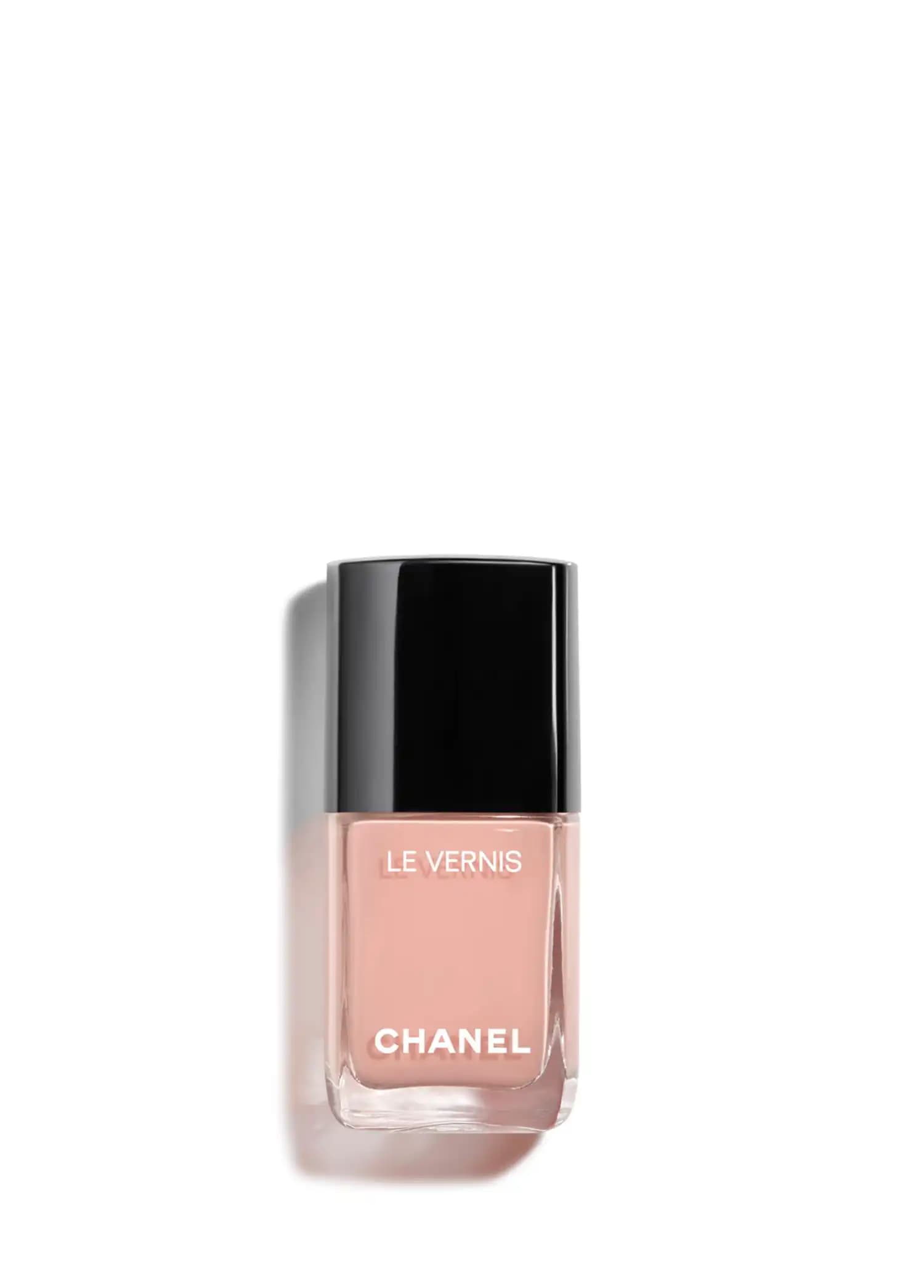 Chanel Oje Koleksiyonu: Lüks ve Şıklığın Sembolü Kozmetik Trendleri ve Renk Seçenekleri