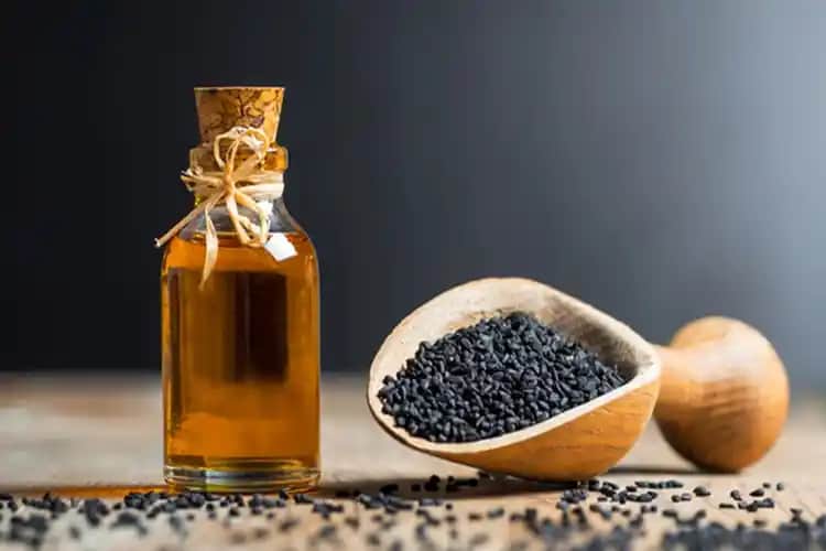 Çörek Otu Yağı ve Cilt Bakımında Kullanımı: Faydaları ve Uygulama Yöntemleri