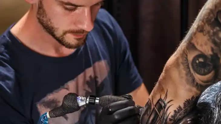 Dövme Sonrası Bakım Rehberi: Sağlıklı ve Kalıcı Dövme İçin Temel İpuçları