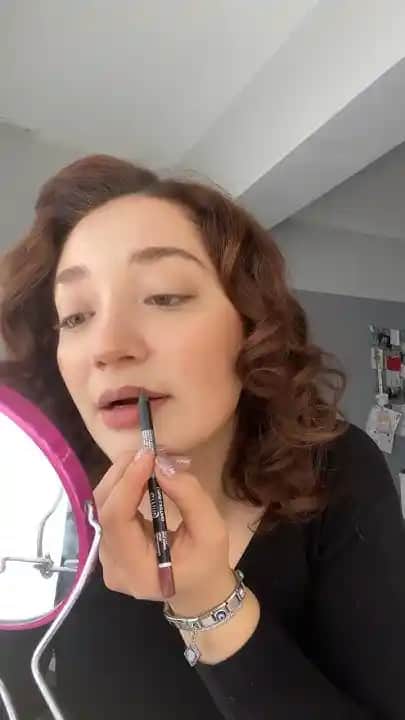 Emily Ruj'un Kozmetik Dünyasındaki Yeri ve Trendleri Hakkında Detaylı Bilgi