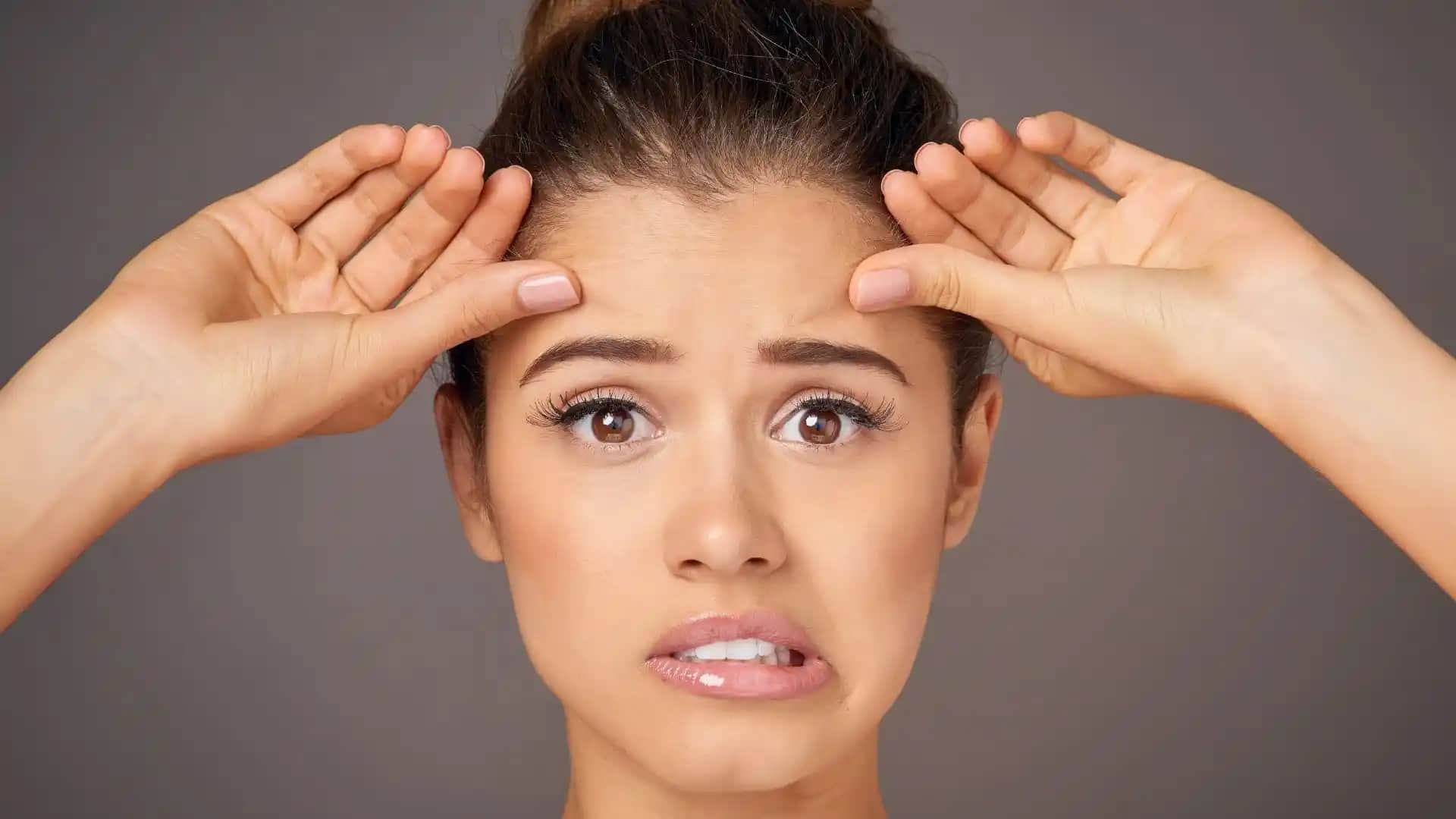 Erken Yaşta Alın Kırışıklığı: Nedenleri, Önlenmesi ve Etkili Bakım Yöntemleri