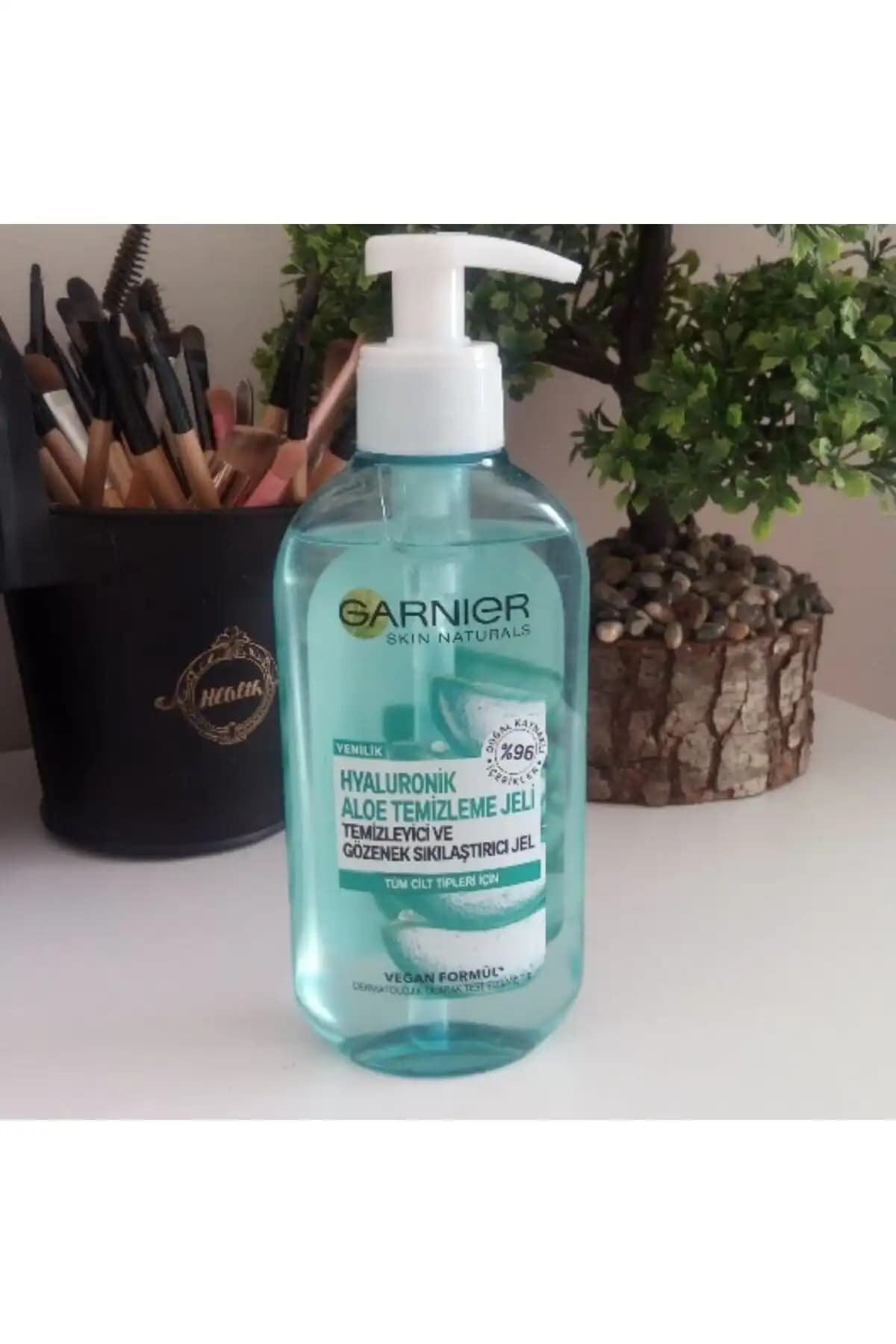 Garnier Hyaluronik Aloe Temizleme Jeli: Hassas Ciltler İçin Doğal ve Etkili Temizlik Çözümü