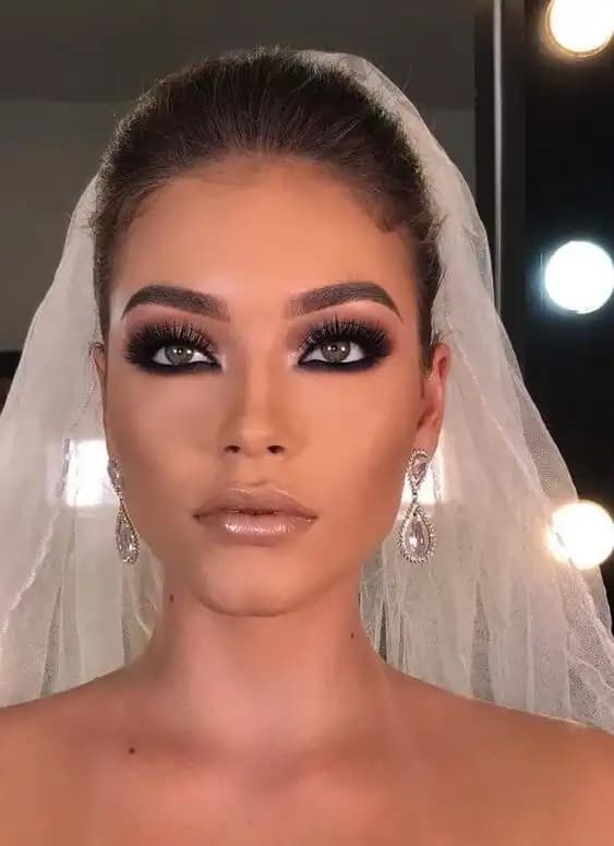 Gelinlik Makyajı Planlama ve Trendler: Mükemmel Düğün Günü Görünümü