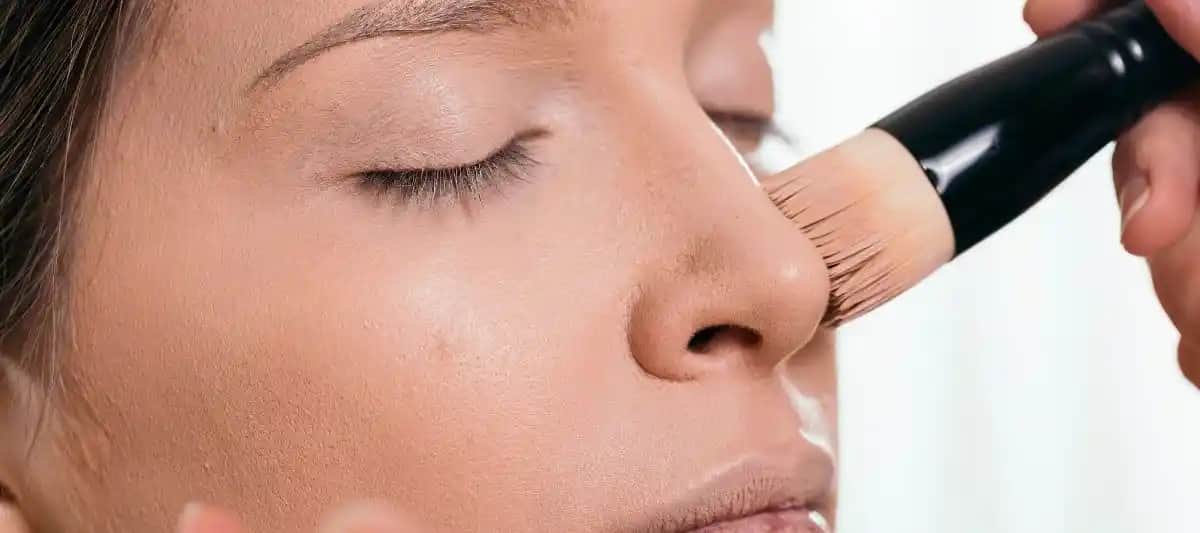 Gözenekli Ciltler İçin Fondöten Seçimi ve Uygulama Yöntemleri