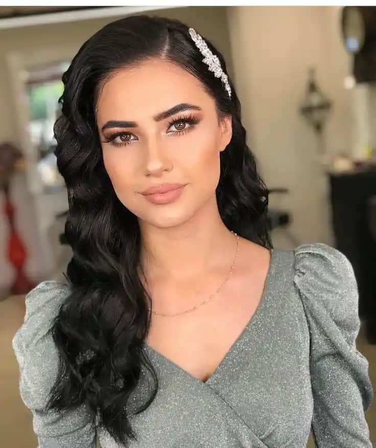 Hafif Nişan Makyajı: Doğal ve Zarif Bir Görünüm İçin Pratik Rehber