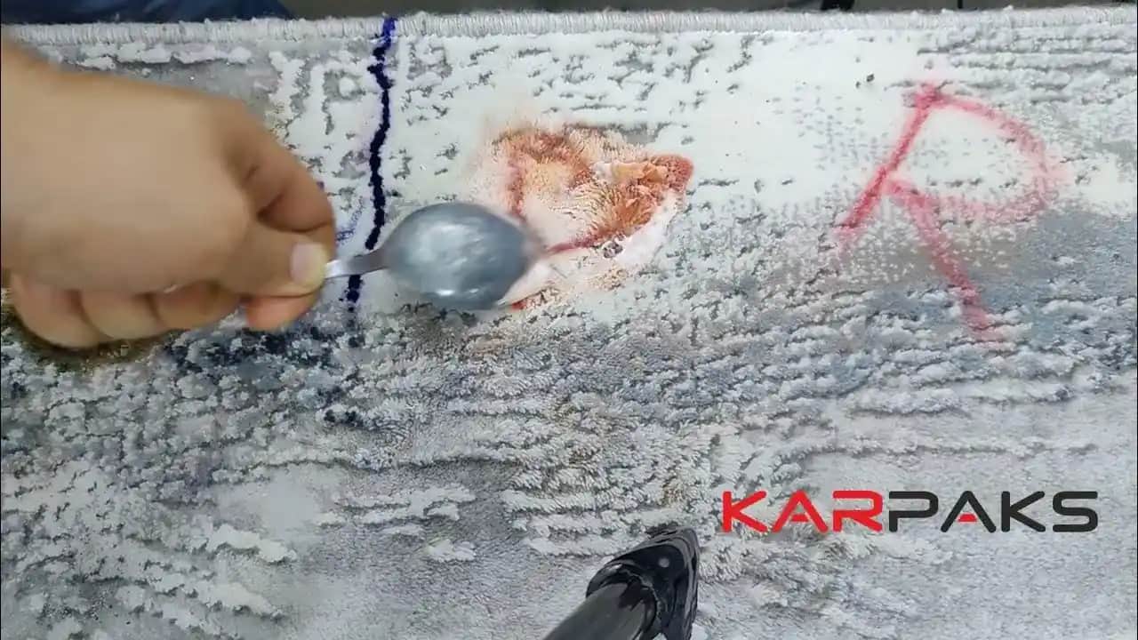 Halıdaki Ruj Lekesini Etkili Bir Şekilde Nasıl Temizleriz