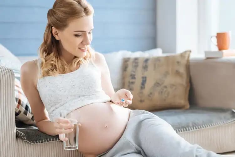 Hamilelikte C Vitamini Serumu Kullanımı: Güvenlik ve Doğru Cilt Bakımı Rehberi