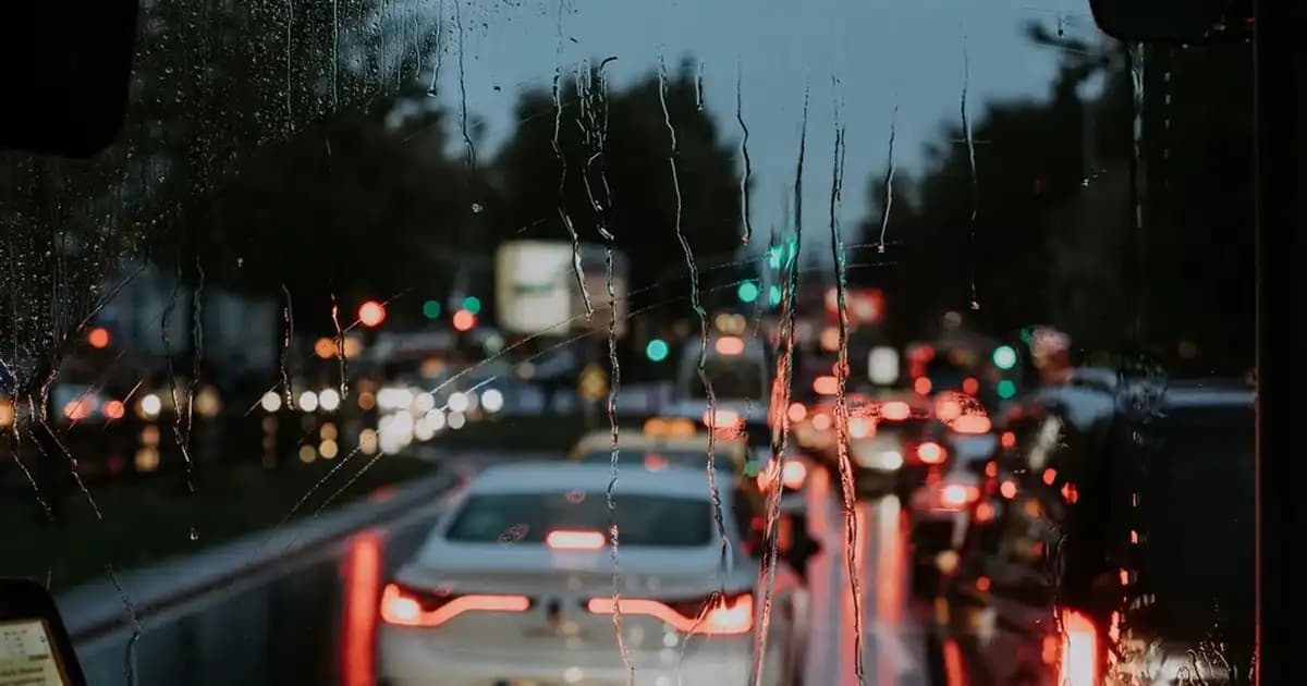 Hibrit Güneş Kremi Nedir ve Neden Tercih Edilmeli Güneş Koruma ve Bakım Bir Arada