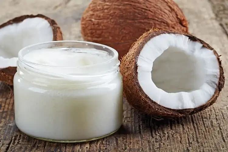 Hindistan Cevizi Yağı ve Dövme Bakımında Doğal Alternatifler