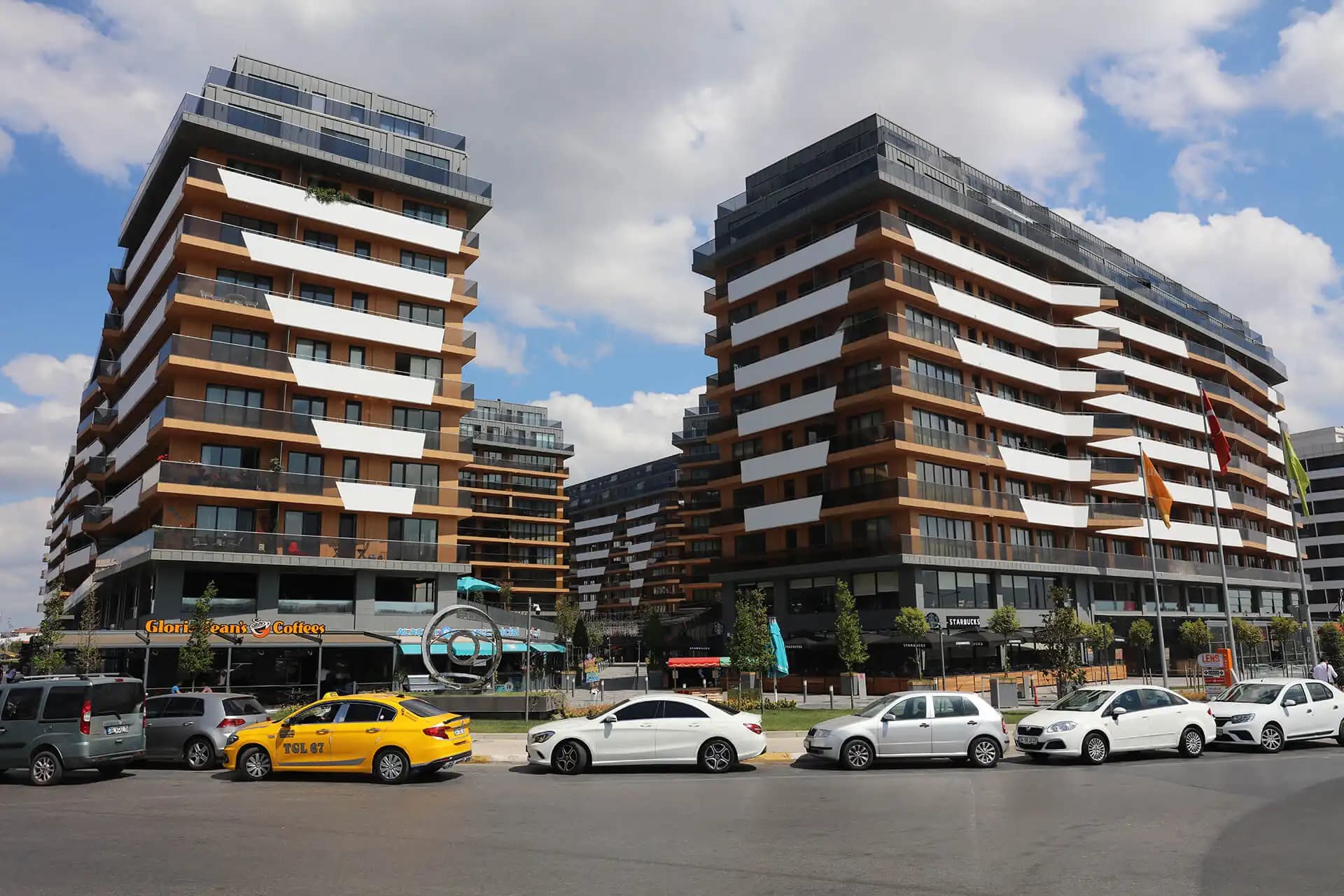 İstanbul'da Göz Sağlığı ve Kozmetik Sektöründeki Güncel Trendler ve Hizmetler