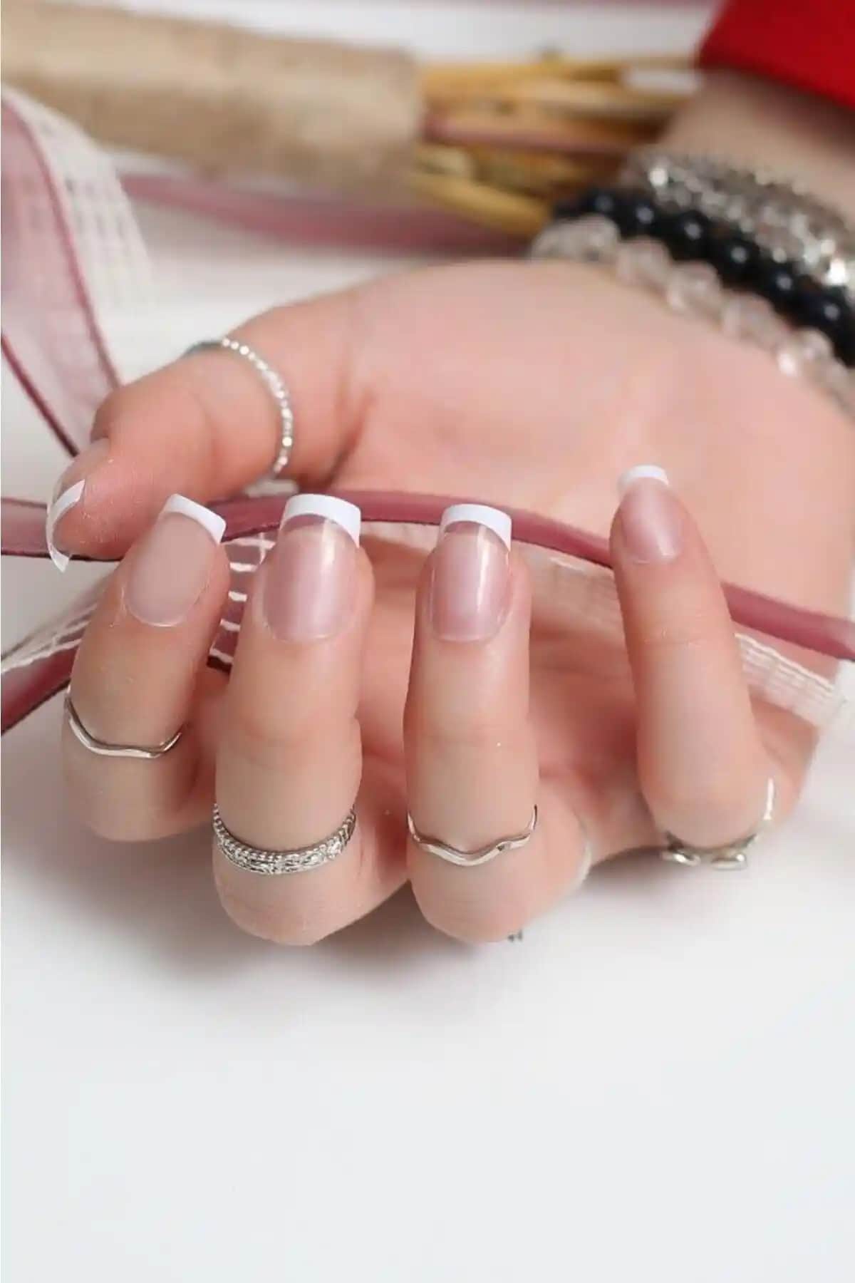 Kısa French Tırnak Trendleri ve Bakım İpuçları Modern Estetik ve Pratiklik İçin