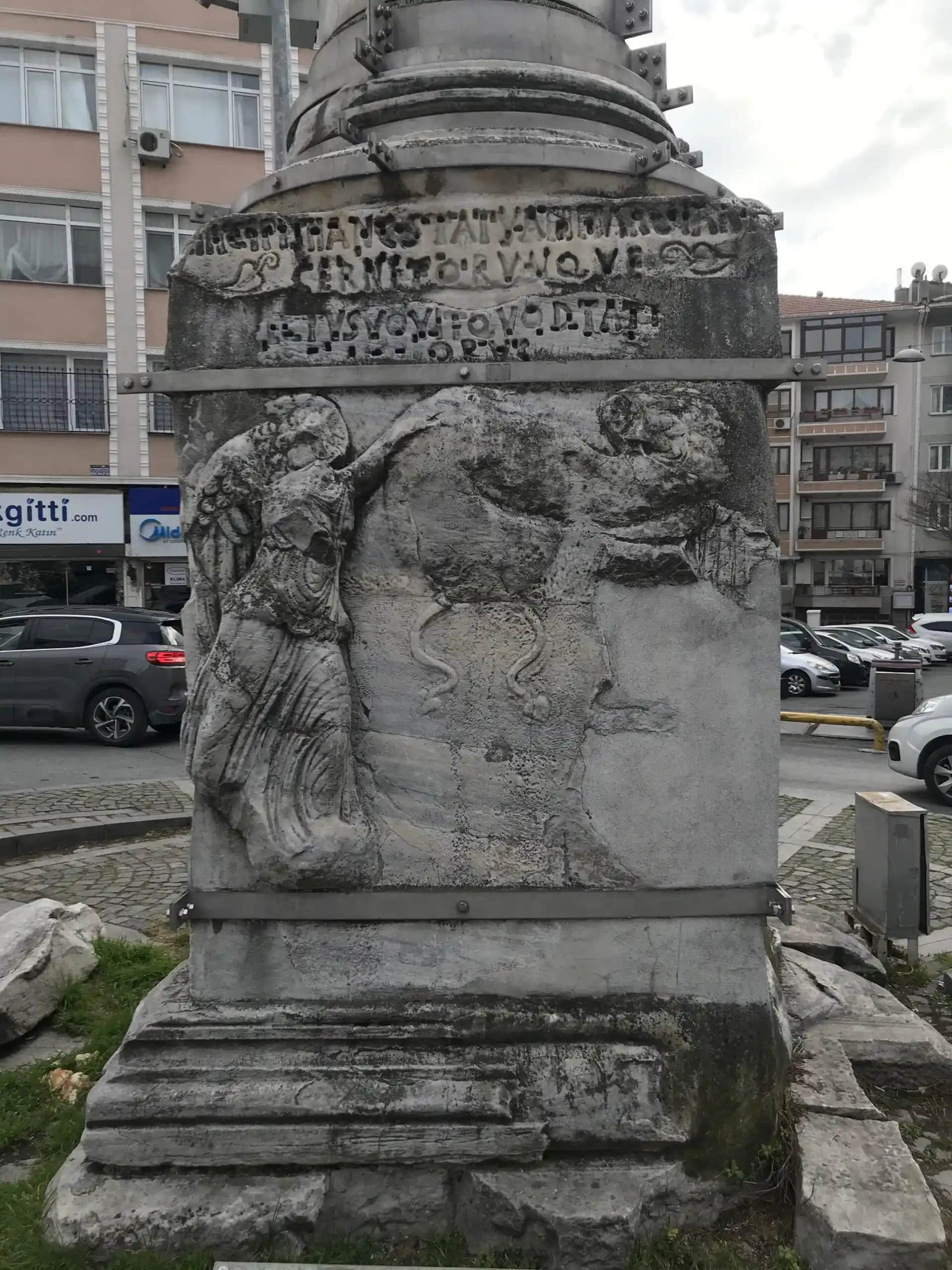 Kız Taşı ve Kozmetikteki Yeri: Doğal Güzelliğin Enerjik ve Estetik Simgesi