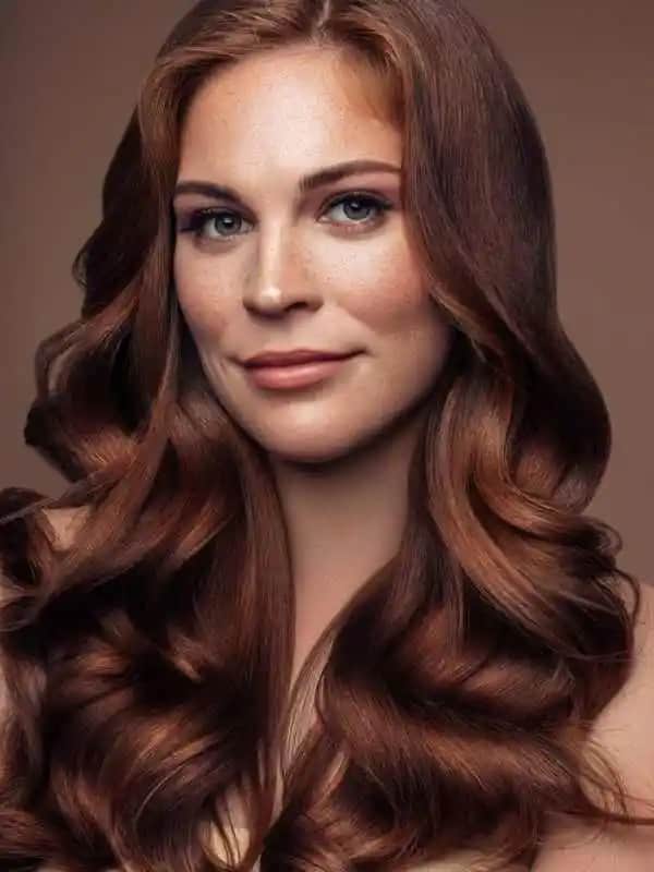 Kızıl ve Çikolata Renkli Saçlar: Doğallık ve Şıklığın Buluşması İçin Stil ve Bakım Rehberi