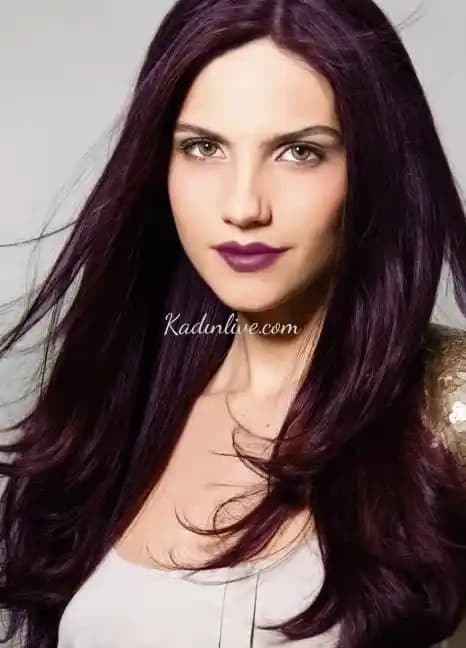 Koyu Patlıcan Moru: Kozmetikte Derinlik ve Zarafetin Modern Kullanımı