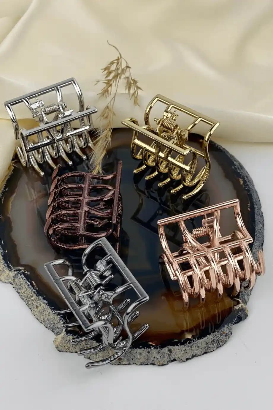 Kozmetik Dünyasında Mandal Toka Trendleri ve Kullanım Alanları