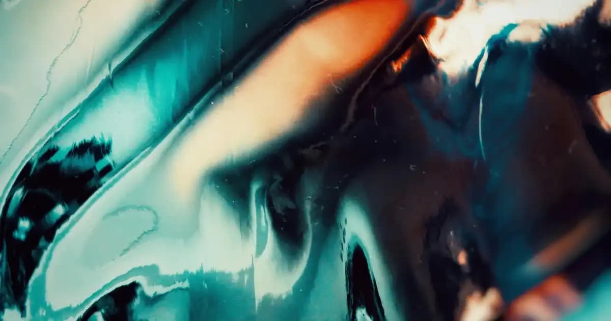 Kozmetikte 'Far Away' Teması: Sınırları Zorlayan Güzellik ve İlham Kaynağı