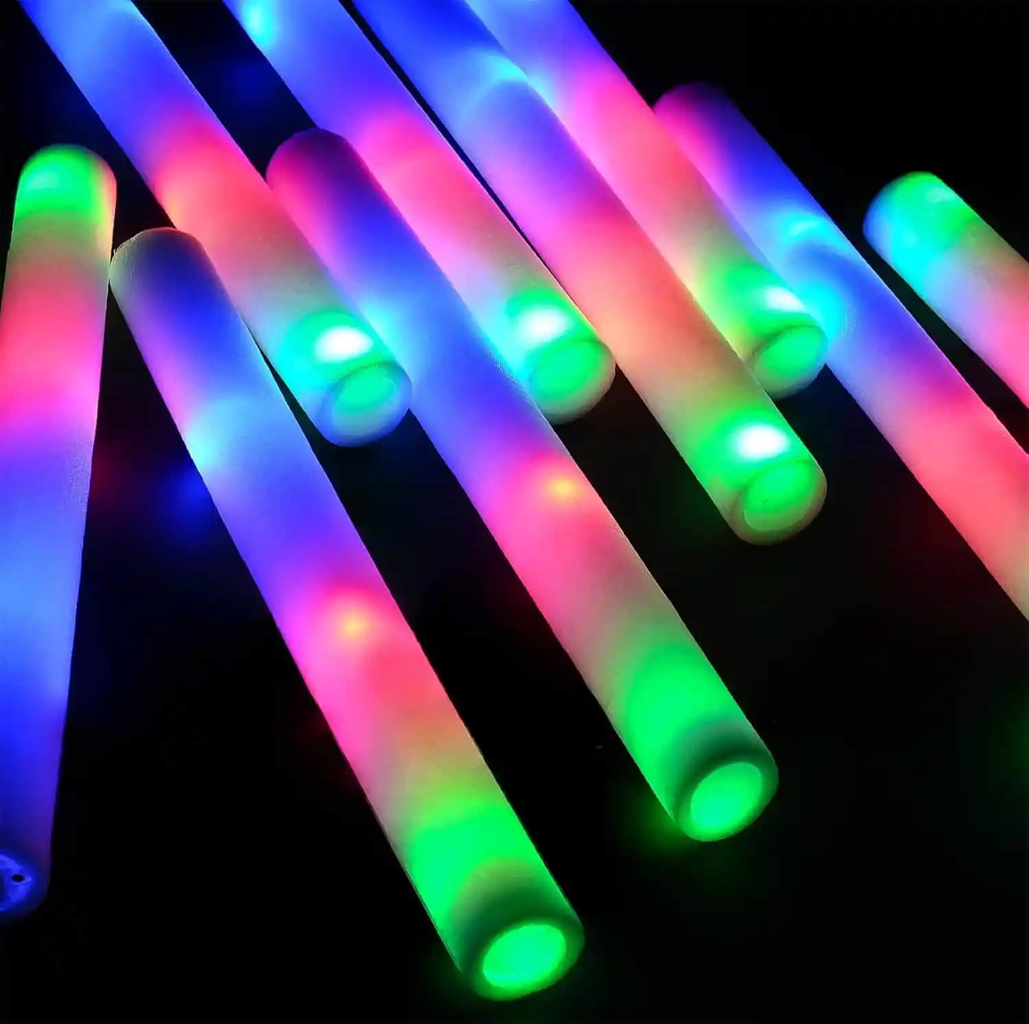 Kozmetikte Parlaklık ve Işıltı Sağlayan Glow Stick'lerin Günümüzdeki Yeri ve Kullanım Alanları