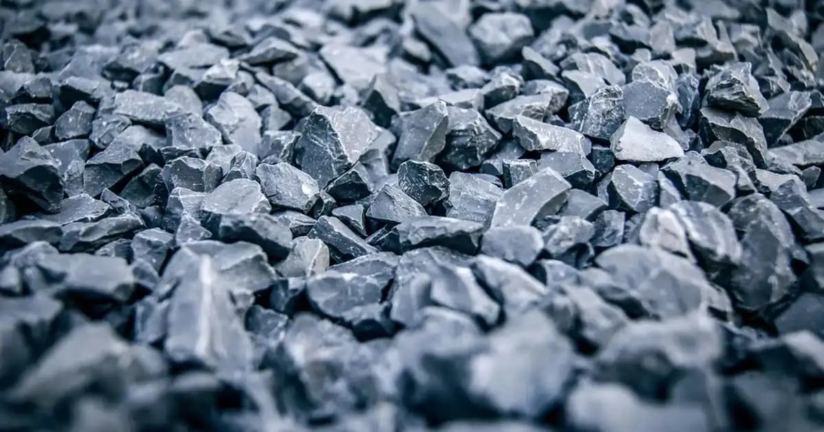Kuru ve Akneye Eğilimli Ciltler İçin En Uygun Temizleme Jeli Seçimi ve Bakım İpuçları