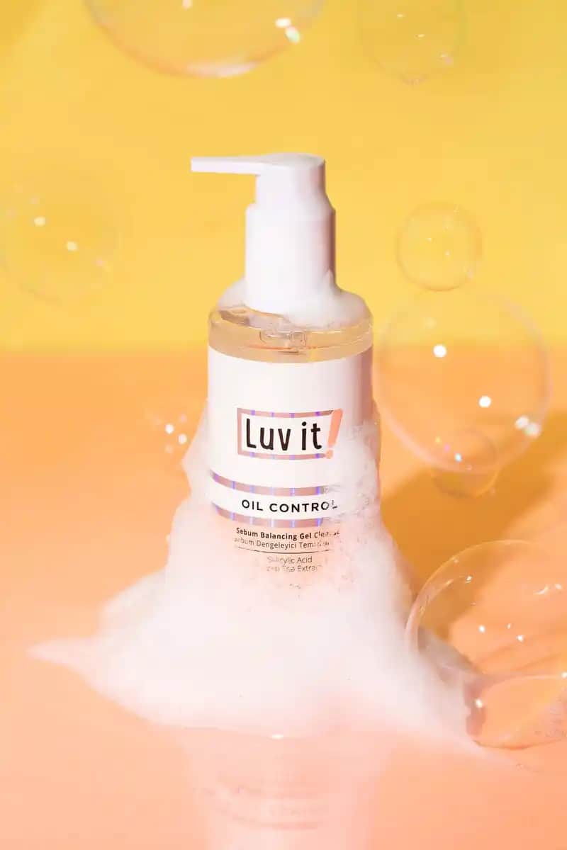 Luv It Temizleme Jeli: Hassas ve Yağlı Ciltler İçin Nazik ve Etkili Temizlik Çözümü