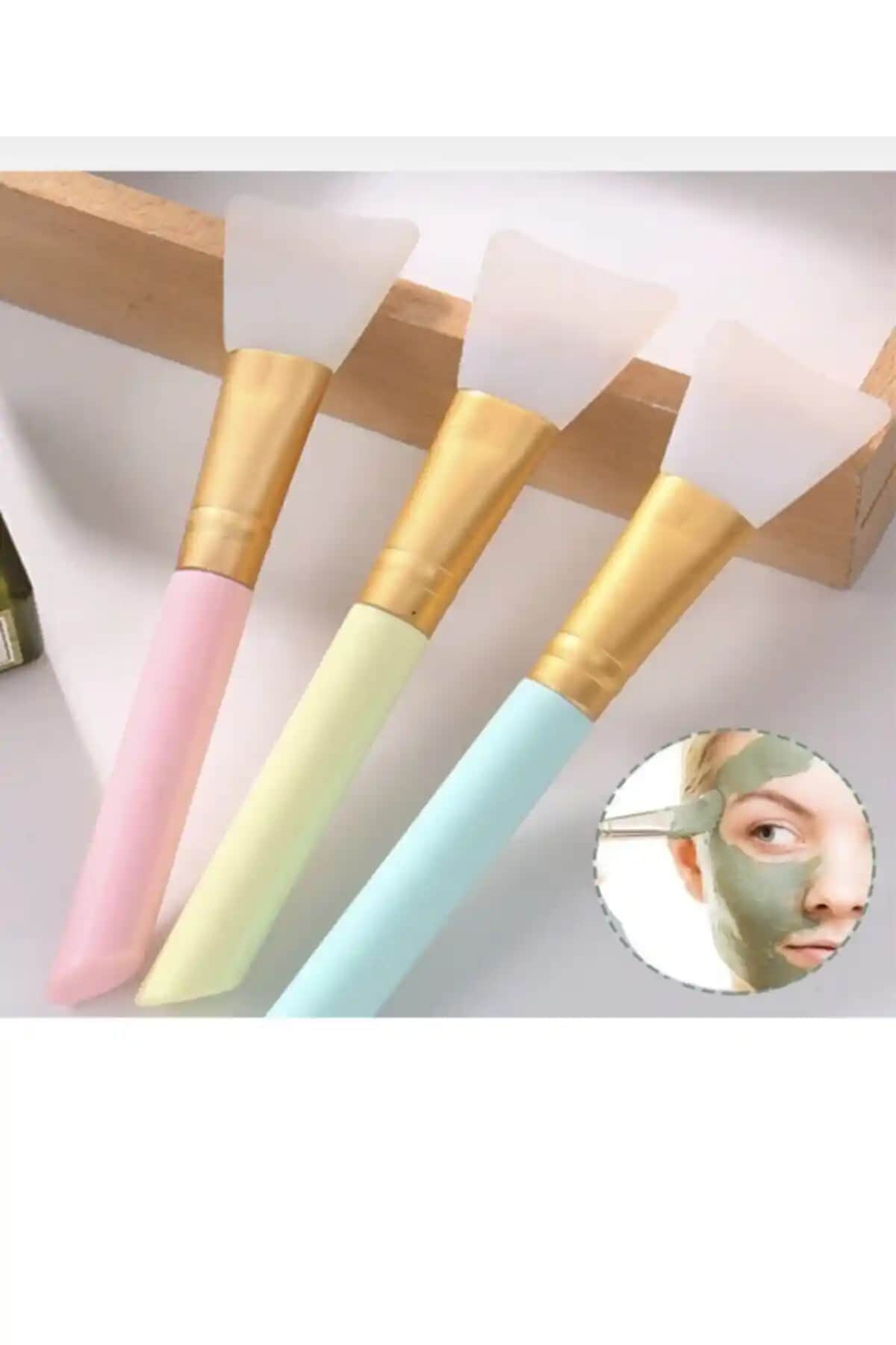 Makyajda Maske Sürme Fırçası Kullanımı ve Seçimi Hakkında Detaylı Bilgi