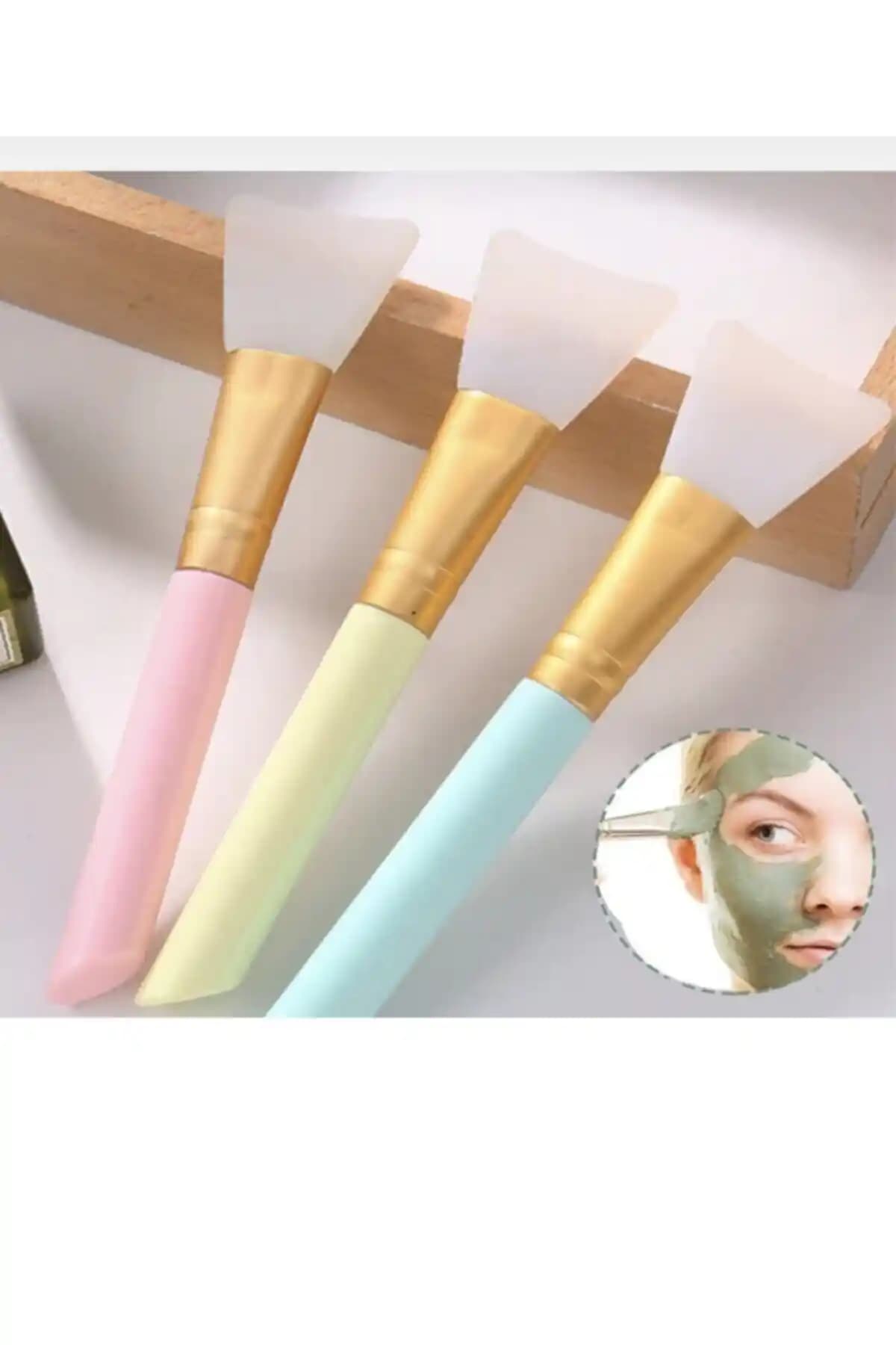 Makyajda Maske Sürme Fırçası Kullanımı ve Seçimi Hakkında Detaylı Bilgi