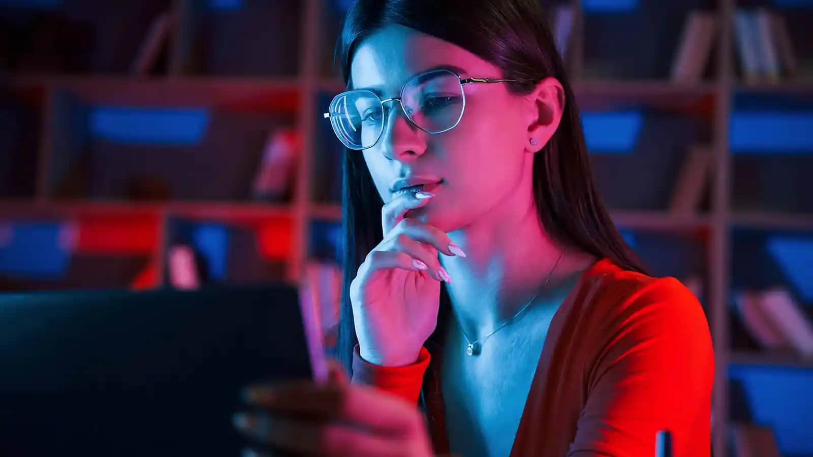 Mavi Işık Koruma Nedir Kozmetik ve Cilt Bakımında Yeni Trend