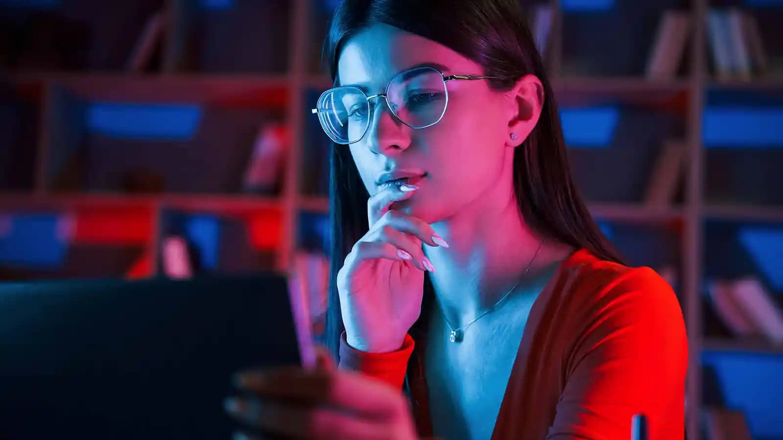 Mavi Işık Koruma Nedir Kozmetik ve Cilt Bakımında Yeni Trend