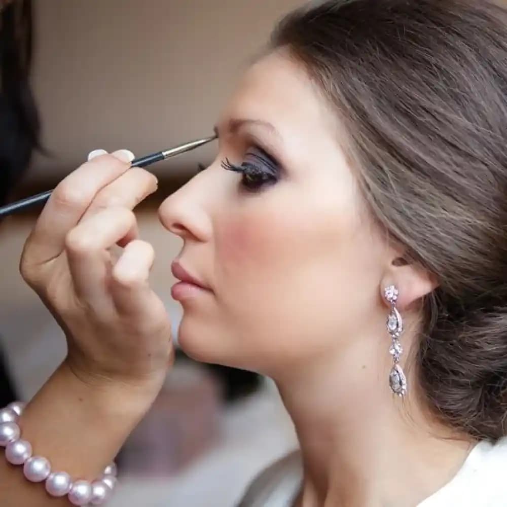 Nişan Makyajı İçin Trendler ve Uygulama İpuçlarıyla Mükemmel Görünüm