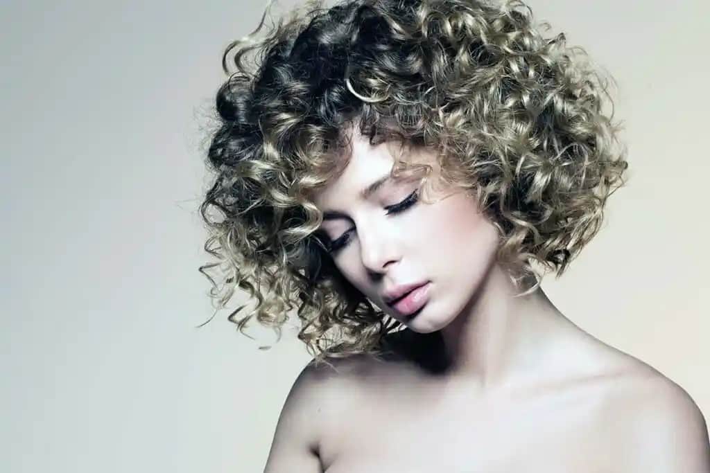 Perma Sac Nedir Güzellikte Kalıcılık ve Doğallık Sağlayan Kozmetik Yöntemi