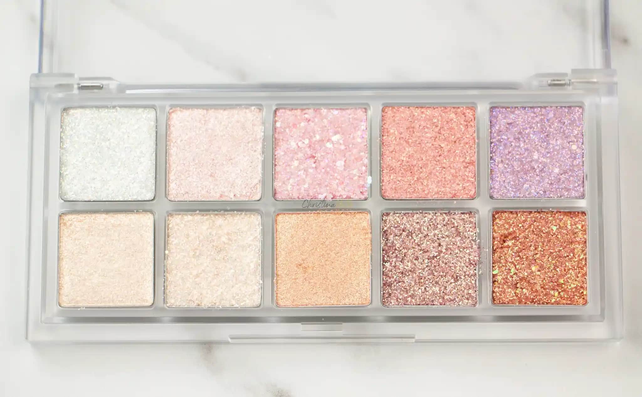 Romand Glitter Palette: Yüksek Pigmentasyon ve Çok Yönlü Kullanım İle Parıltılı Makyajlar